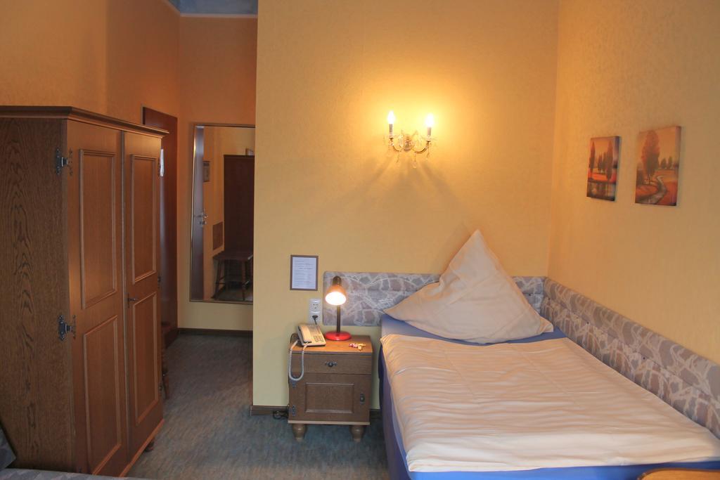 Hotel Adler Düsseldorf Buitenkant foto